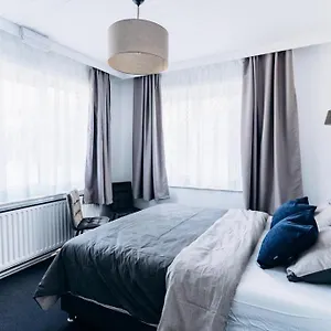 Atomihotel: Contemporary Comfort Steps From The Atomium! Jette