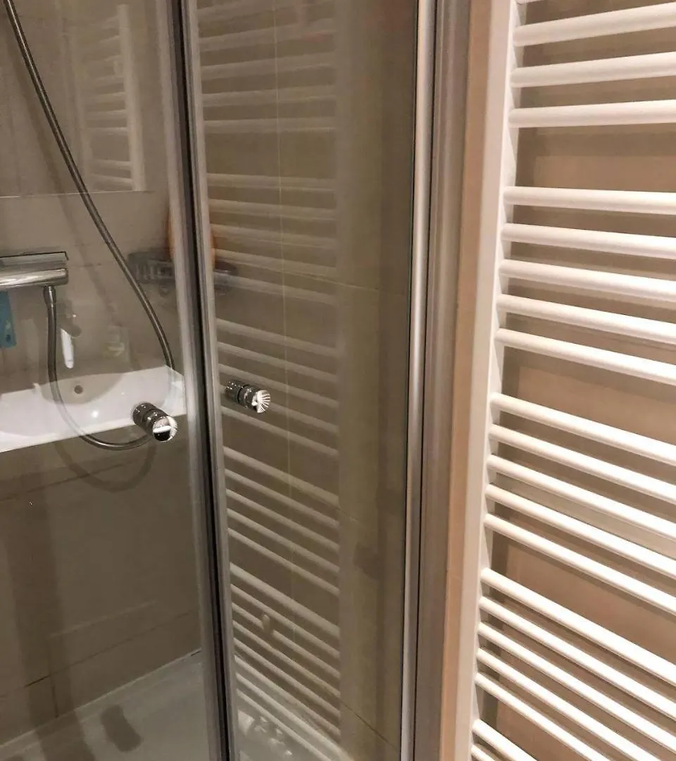Spacious Brusselles Place מלון